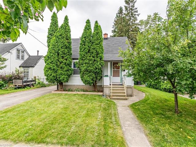 905 Trafalgar Street