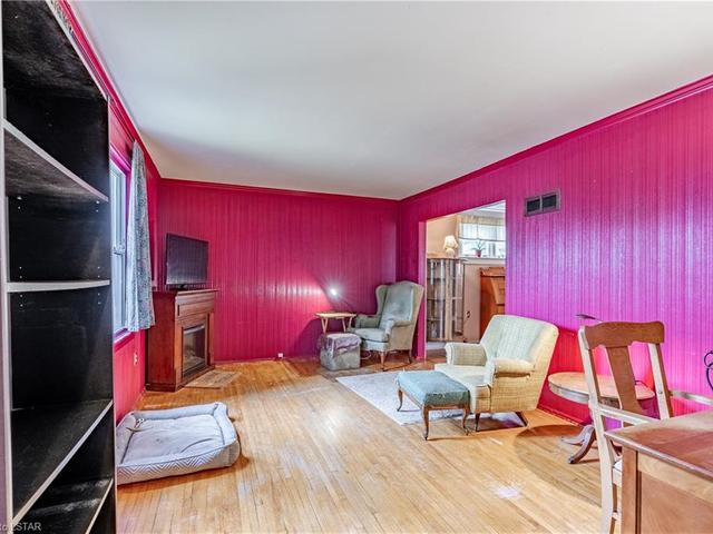 905 Trafalgar Street