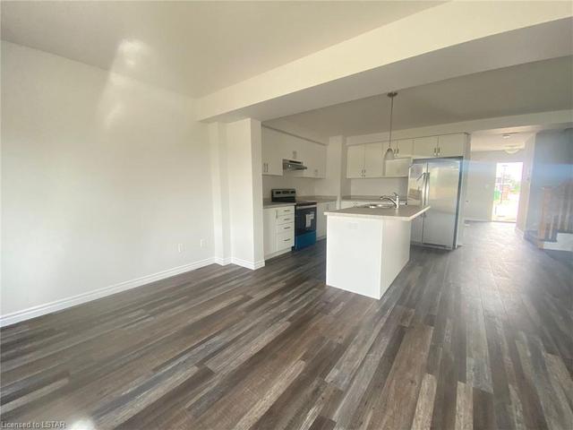 2990 Turner Cres Crescent