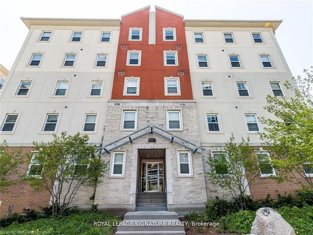 101 - 253 Lester Street, | For Sale @ $607,000 | Condos.ca