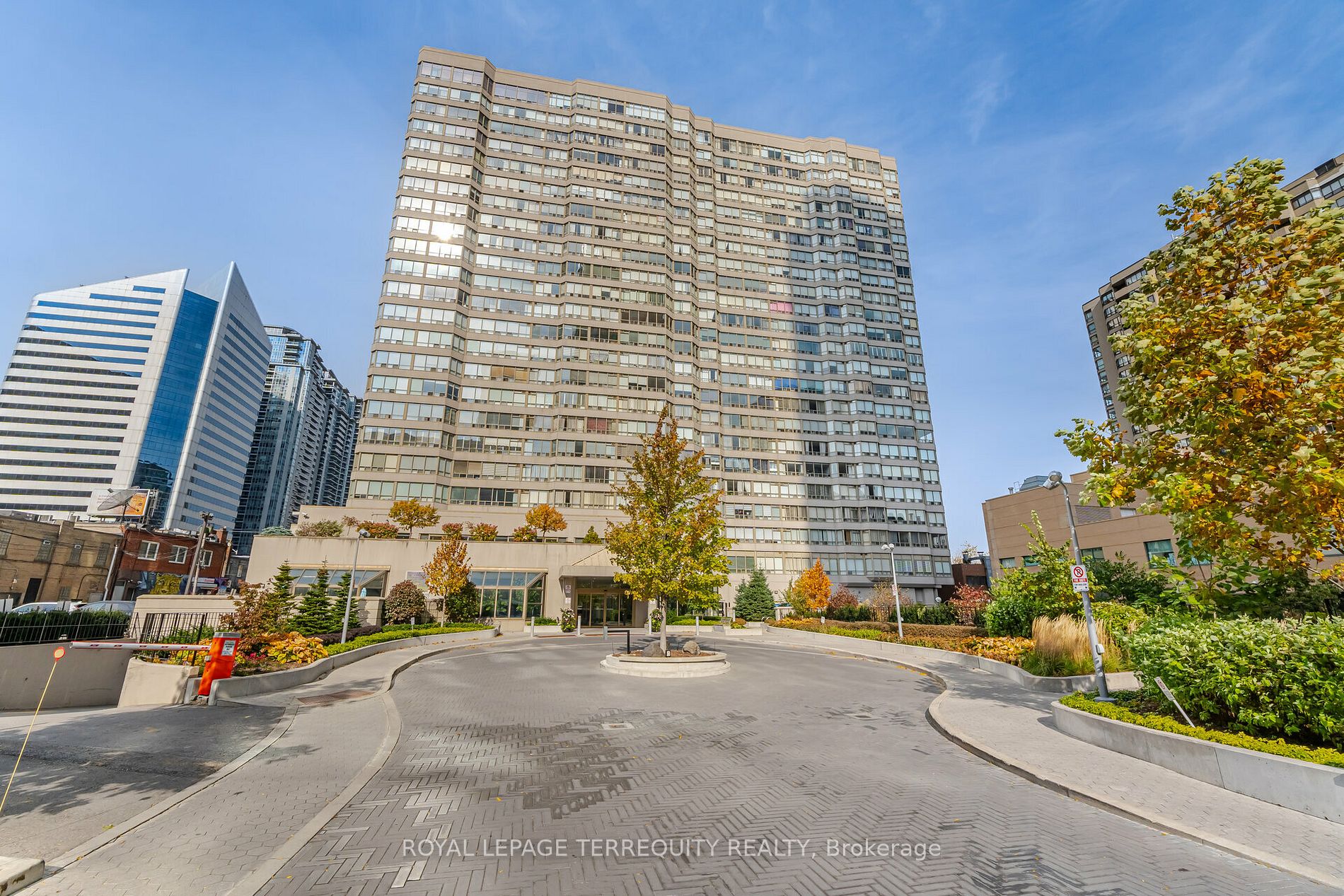 1716 30 Greenfield Ave, North York For Sale 689,000 Condos.ca