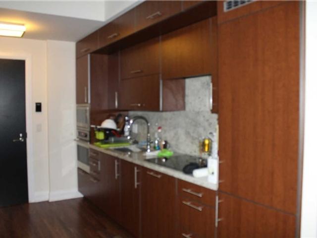 2122 - 5 Sheppard Ave E