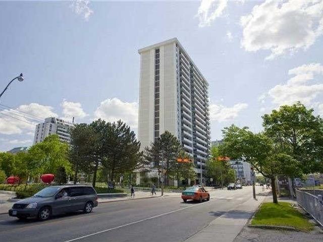 411 - 33 Davisville Ave