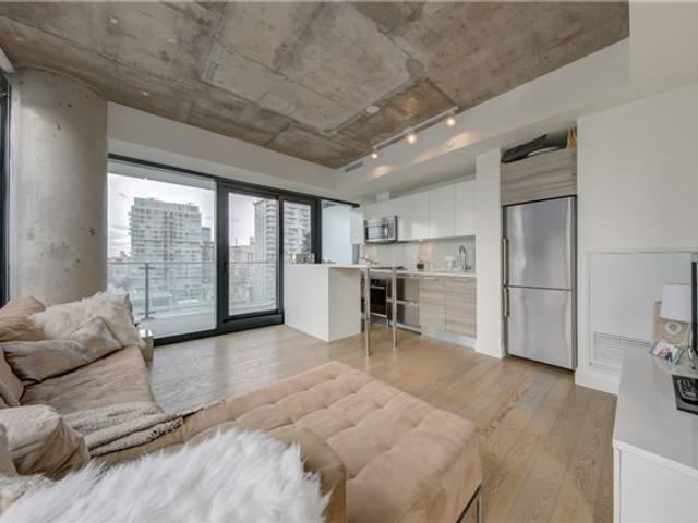 2101 - 224 King St W