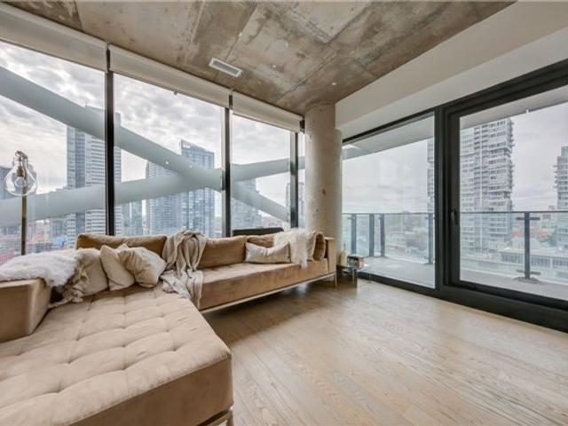 2101 - 224 King St W