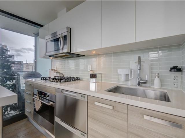 2101 - 224 King St W