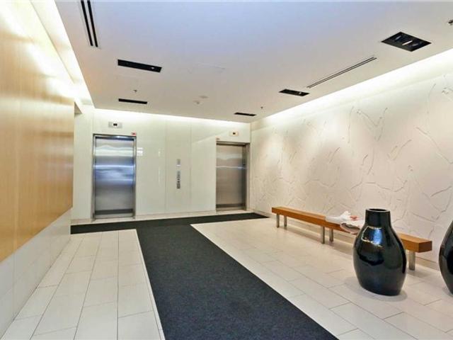 1002 - 127 Queen St E