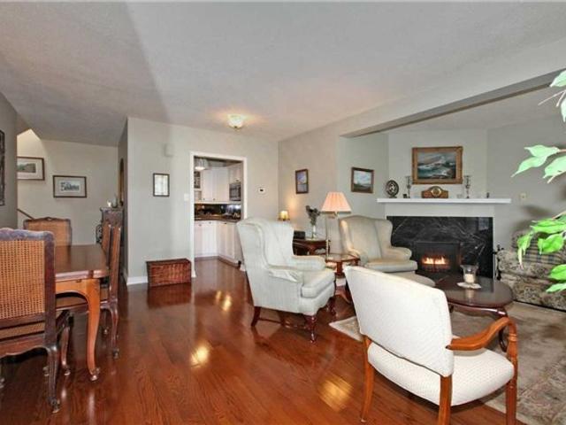 6 - 75 Upper Canada Dr