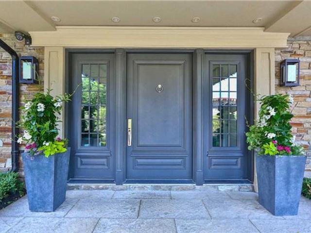 20 Sandringham Dr