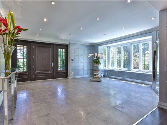 20 Sandringham Dr