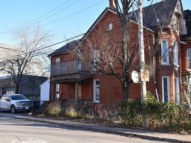 871 Richmond St W