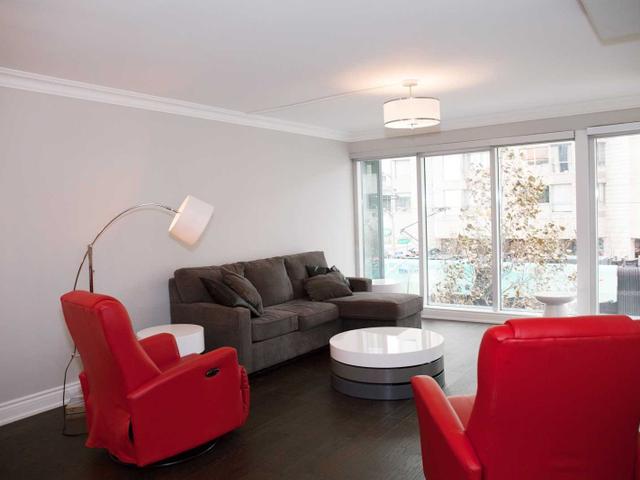 205 - 251 Queens Quay W
