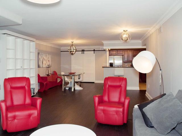 205 - 251 Queens Quay W