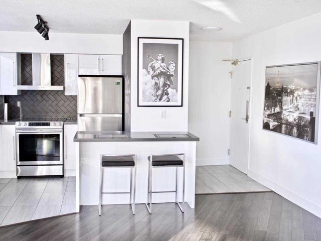 201 - 250 Queens Quay W