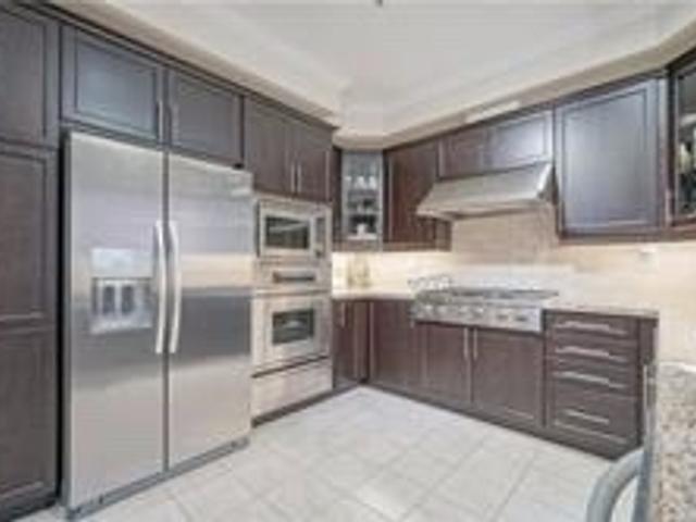 23C Hobson Ave