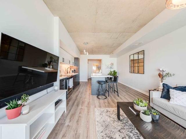 201 - 8 Gladstone Ave