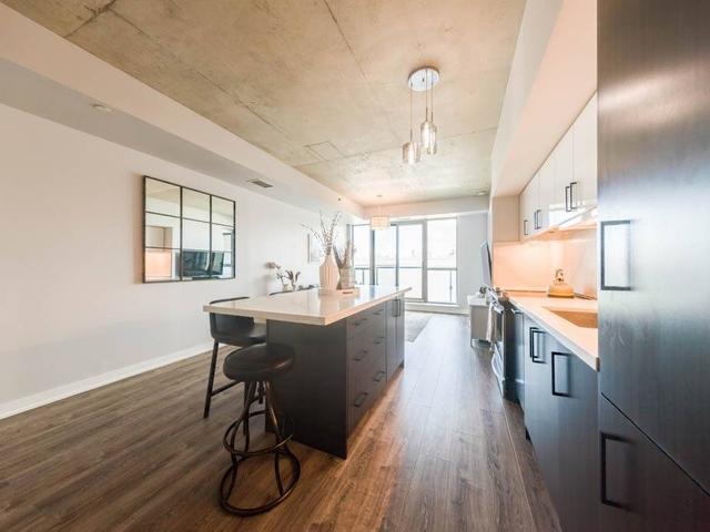 201 - 8 Gladstone Ave
