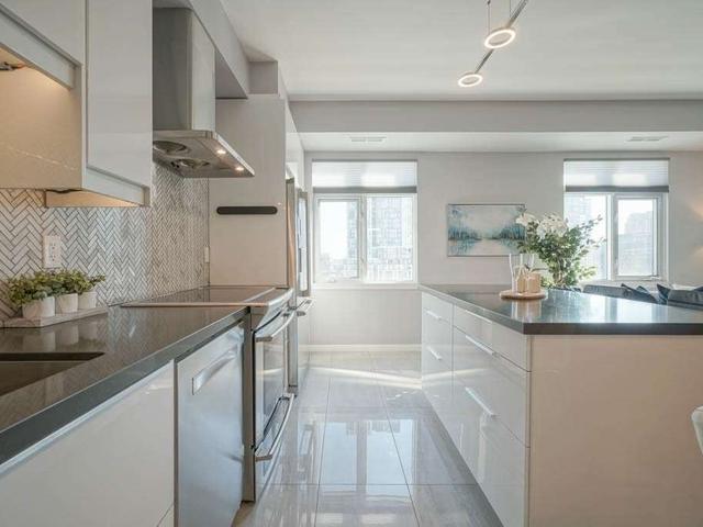PH24 - 550 Front St W