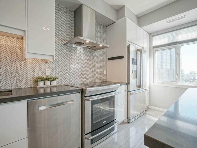 PH24 - 550 Front St W