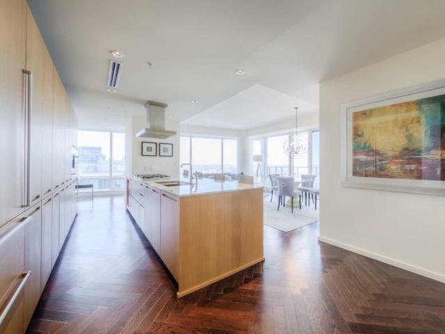 3705 - 180 University Ave