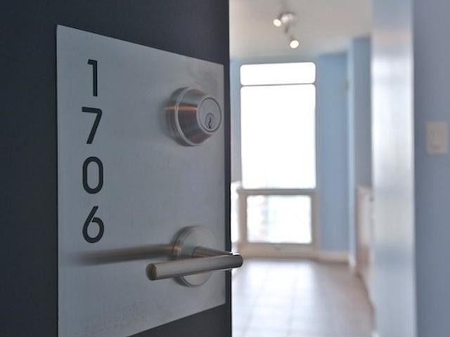 1706 - 11 Brunel Crt