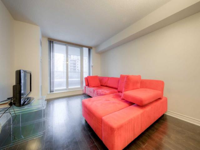 320 - 27 Rean Dr
