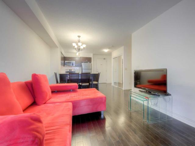 320 - 27 Rean Dr