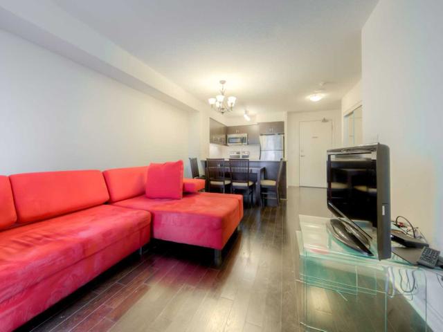 320 - 27 Rean Dr