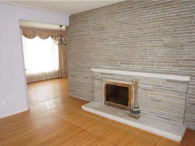 40 Forest Grove Dr