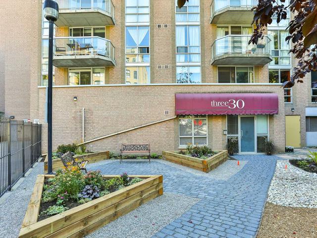 910 - 330 Adelaide St E