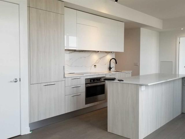 1011 - 501 Adelaide St W