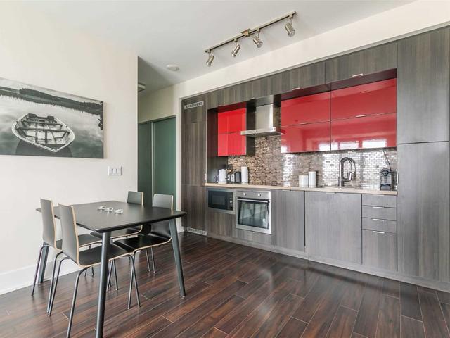 4001 - 300 Front St W