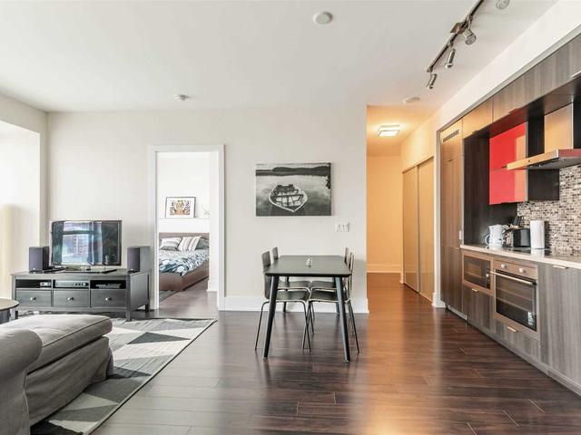 4001 - 300 Front St W