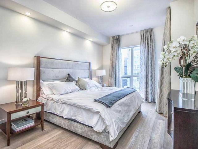 4702 - 300 Front St W