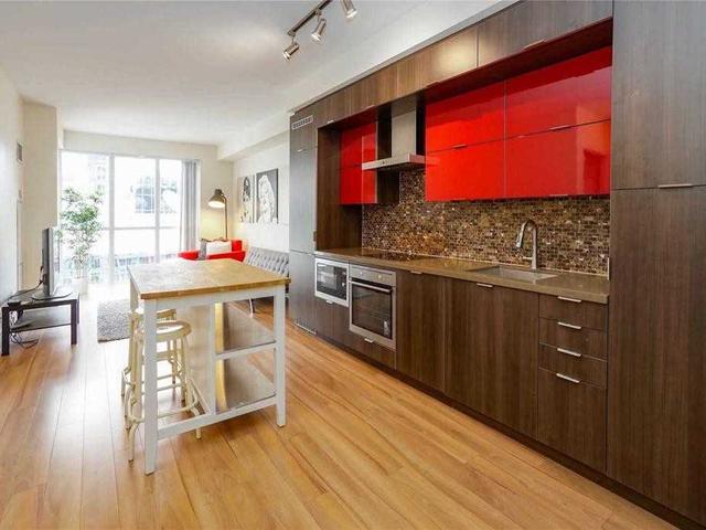 1807 - 300 Front St W