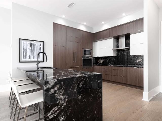 PH2 - 300 Front St W