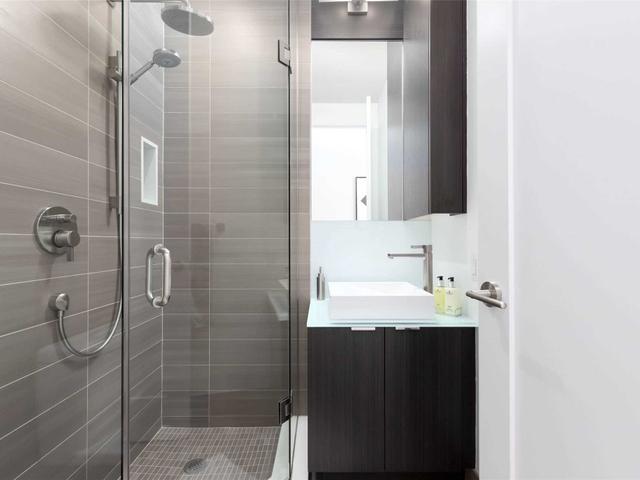 PH2 - 300 Front St W