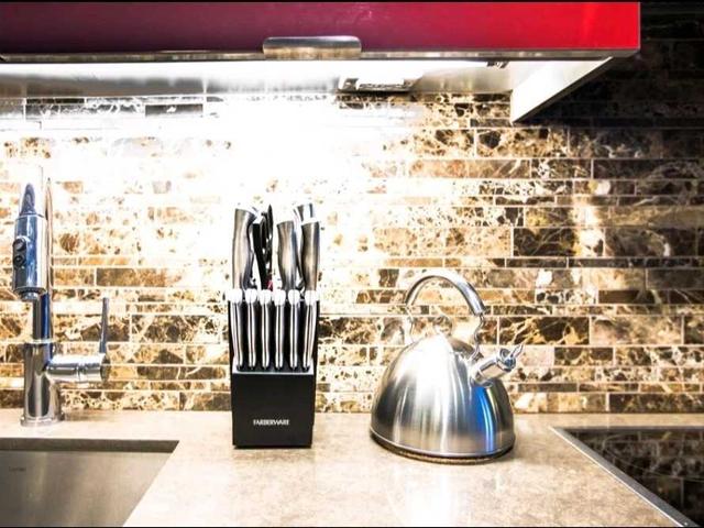 806 - 300 Front St W