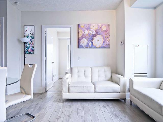 1704 - 300 Front St W