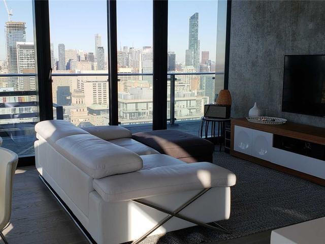 3901 - 224 King St W