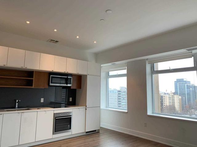 1002 - 111 St Clair Ave W