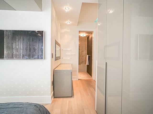 501 - 29 Queens Quay E