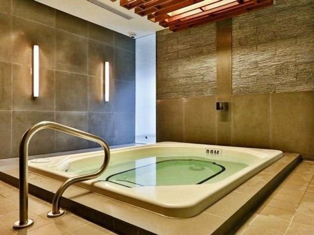 407 - 300 Front St W