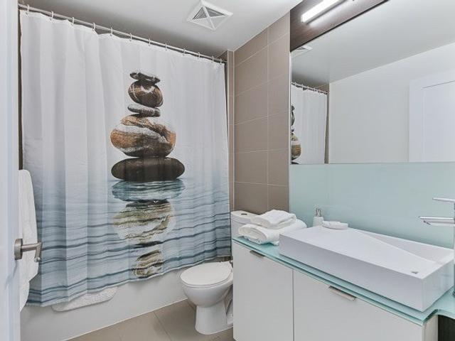 2712 - 300 Front St W