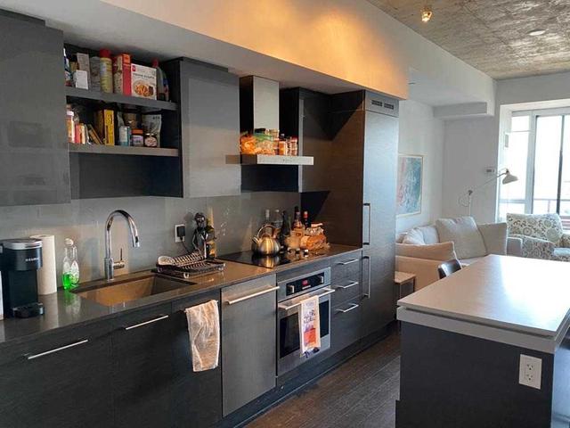 1106 - 1030 King St W