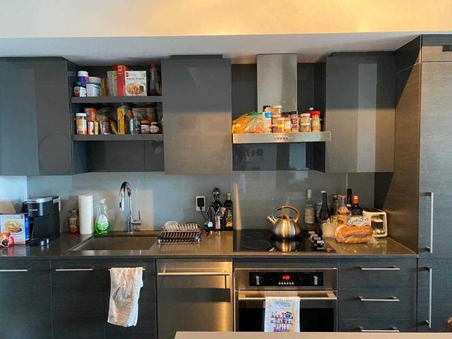 1106 - 1030 King St W