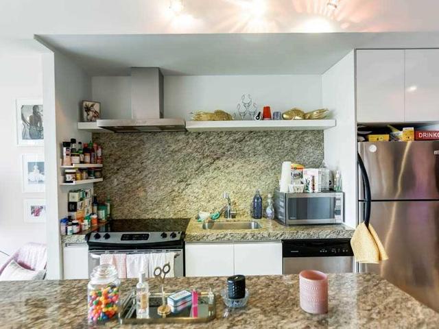 802 - 75 Portland St