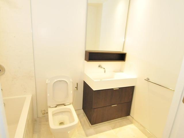 1202 - 2131 Yonge St