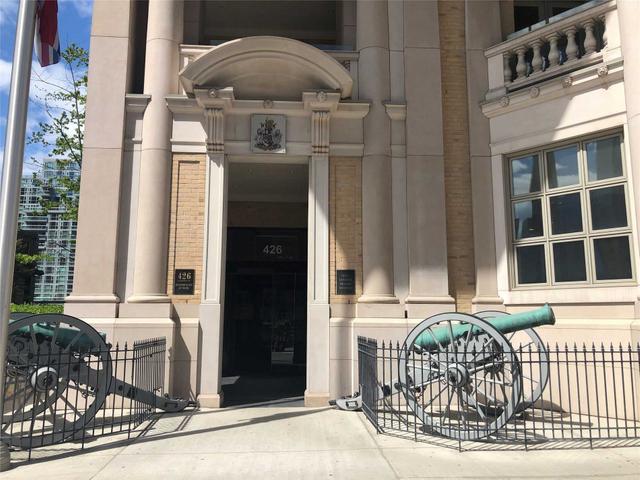 801 - 426 University Ave