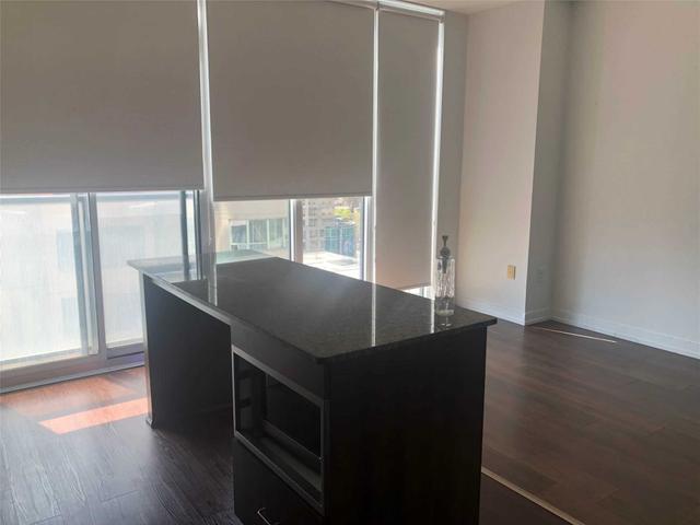 801 - 426 University Ave